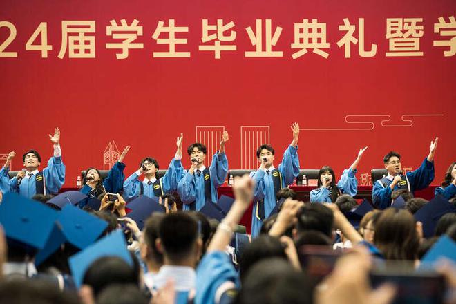 毕业季：记录青春里最鲜活的模样(图2)