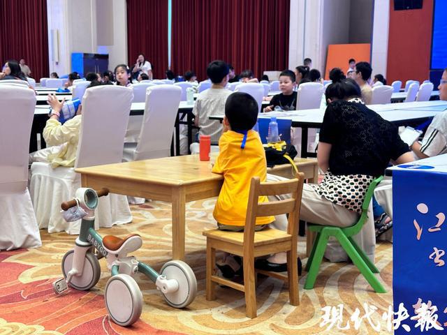 笔尖争锋！2024江苏省青少年书法大赛现场决赛在宁举办(图4)