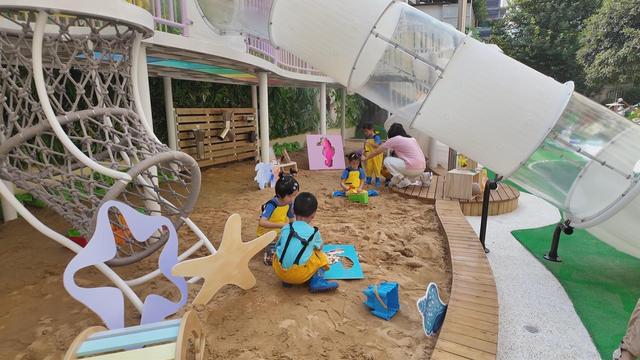 星空体育网站：神兽归笼日幼儿园里欢乐多(图1)