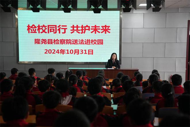 河北隆尧：部门联动治理校园周边环境(图2)
