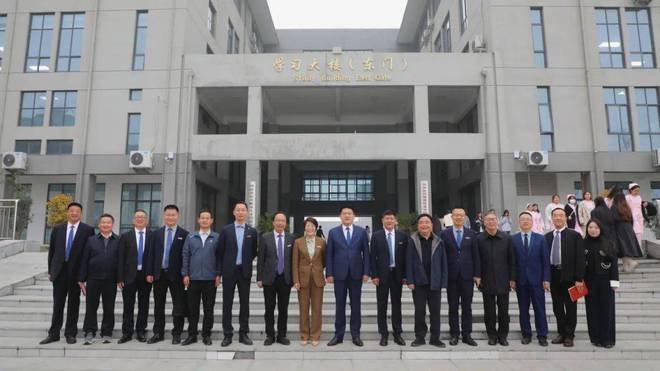揭牌郑州医药健康职业学院人工智能+大健康校企研发中心正式成立(图3)