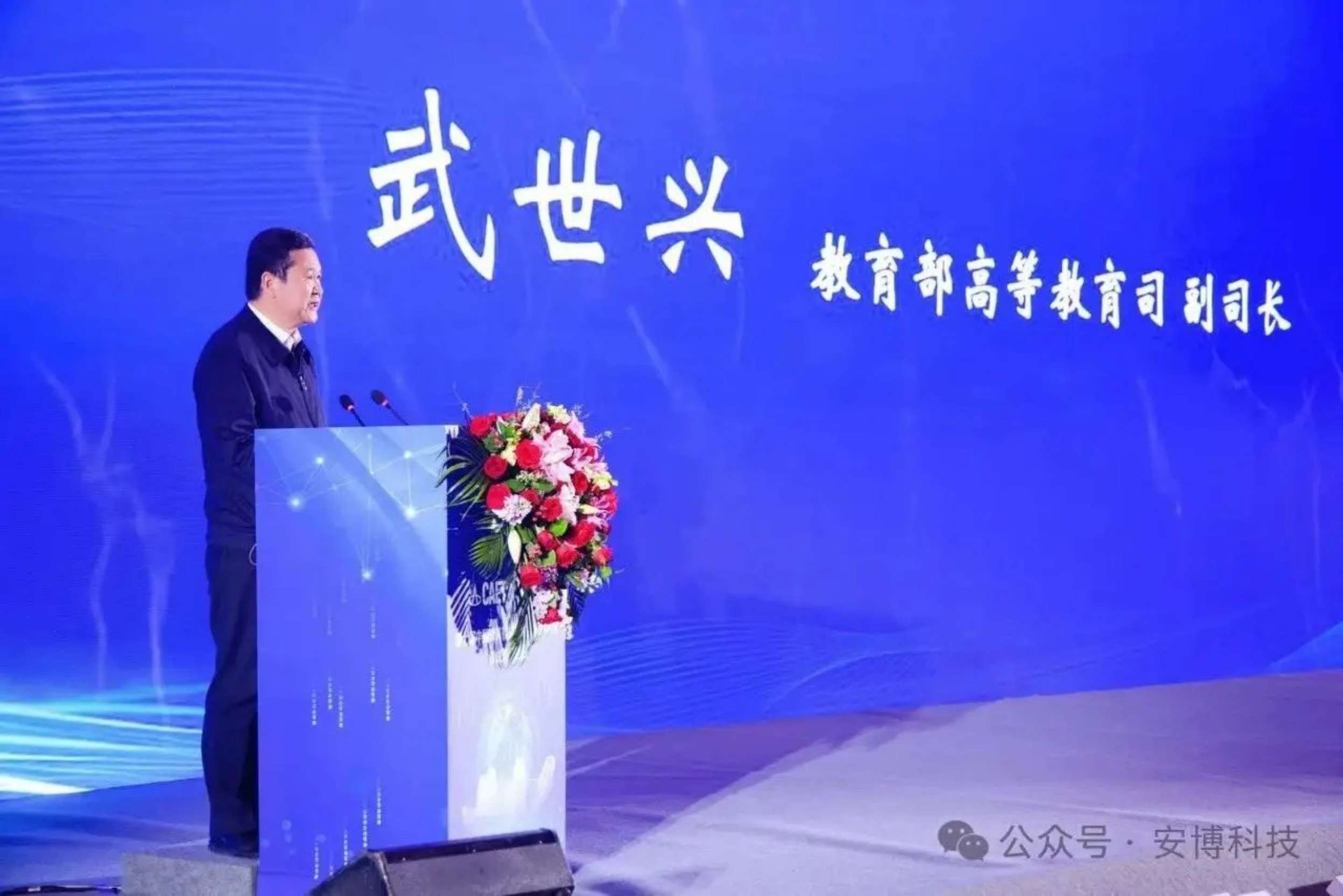 润钇科技携“硅爱智能”悦悦仿真人机器人参与教育技术大会成为最受欢迎代表(图2)