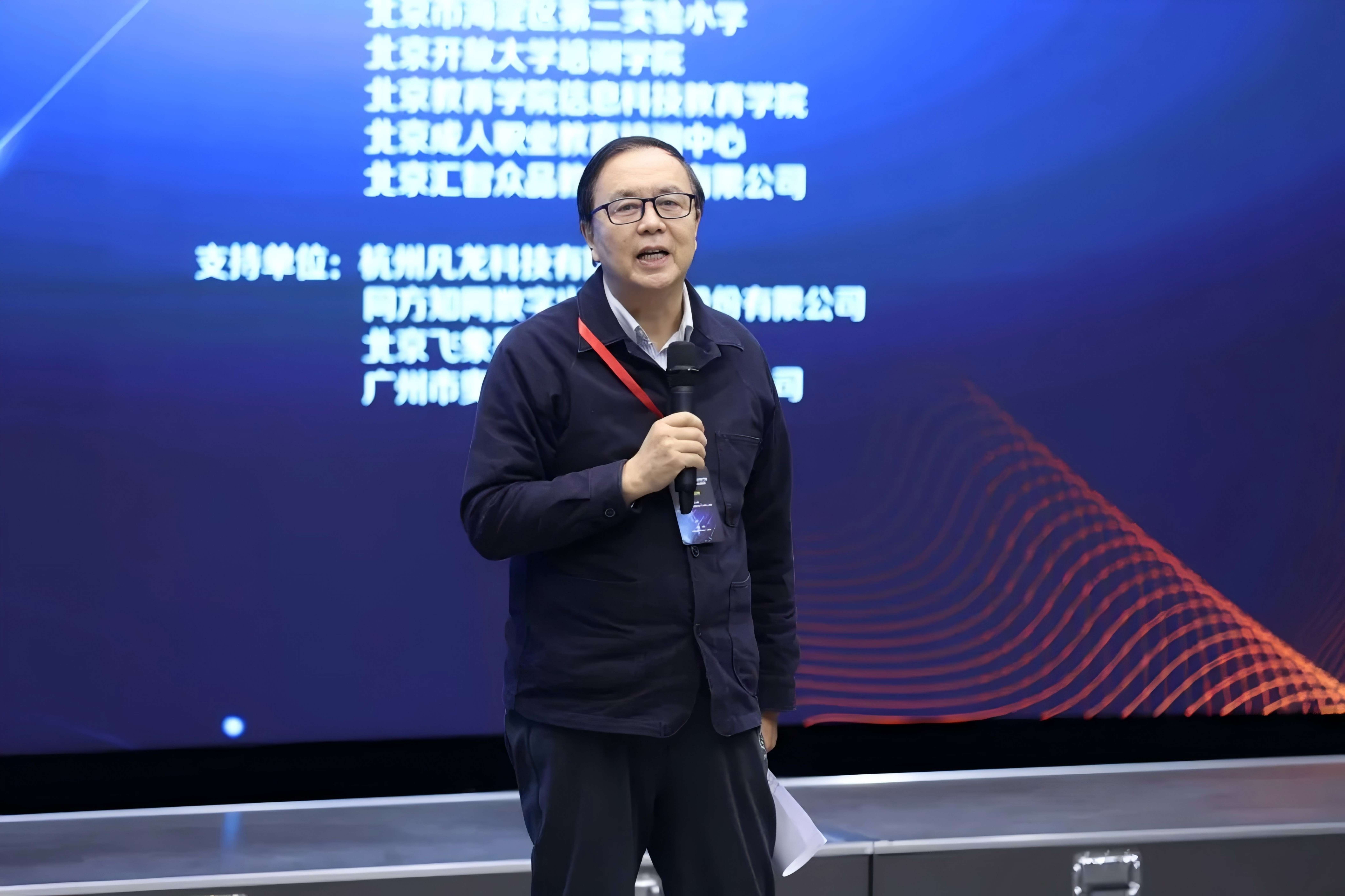 润钇科技携“硅爱智能”悦悦仿真人机器人参与教育技术大会成为最受欢迎代表(图4)