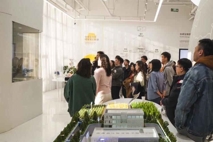学生活动金融MBA2024级参访华熙生物：探索生命奥秘体验造物之美(图2)
