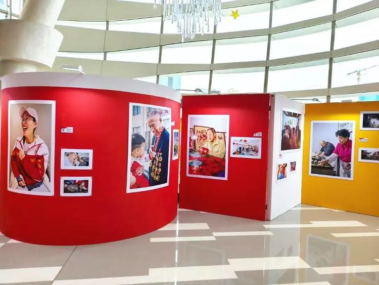 以光影传递文明力量“谢谢你！身边好人”主题摄影巡展首展在济南启幕(图7)