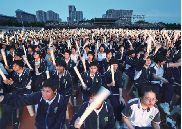 历城二中草地音乐会再次“霸屏”朋友圈近万名师生共同见证(图4)