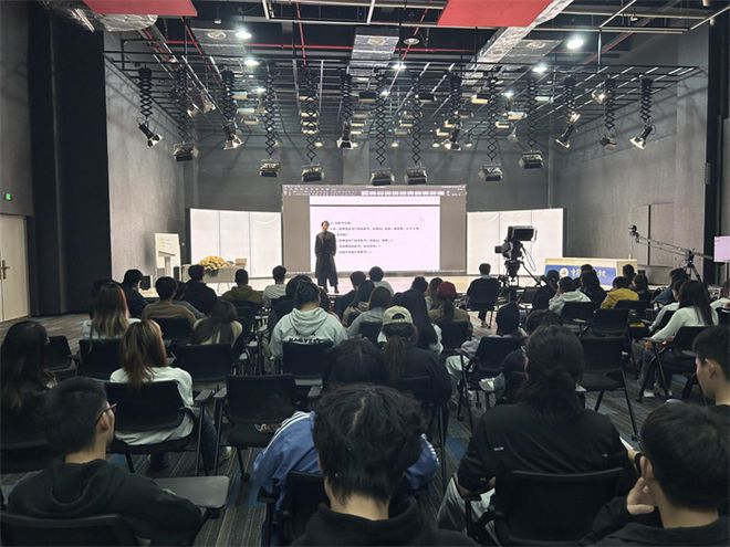 城科艺术与传媒学院摄影系面向卓越班开展电影艺术系列讲座(图3)