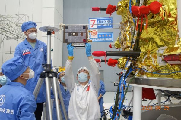 星空体育：微纳卫星探苍穹月轨驰骋筑鸿图(图2)