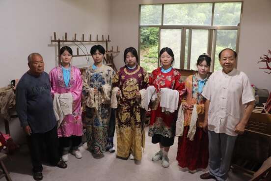 安庆师大暑期实践团队用镜头记录乡村“一茶一戏”(图2)
