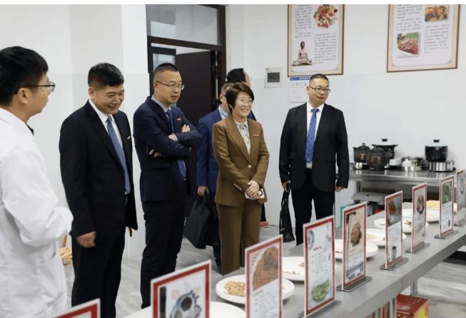 揭牌郑州医药健康职业学院人工智能+大健康校企研发中心正式成立(图2)