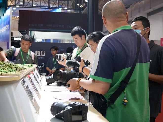 星空体育:BIRTV2024:佳能携XR虚拟制作系统引关注(图9)