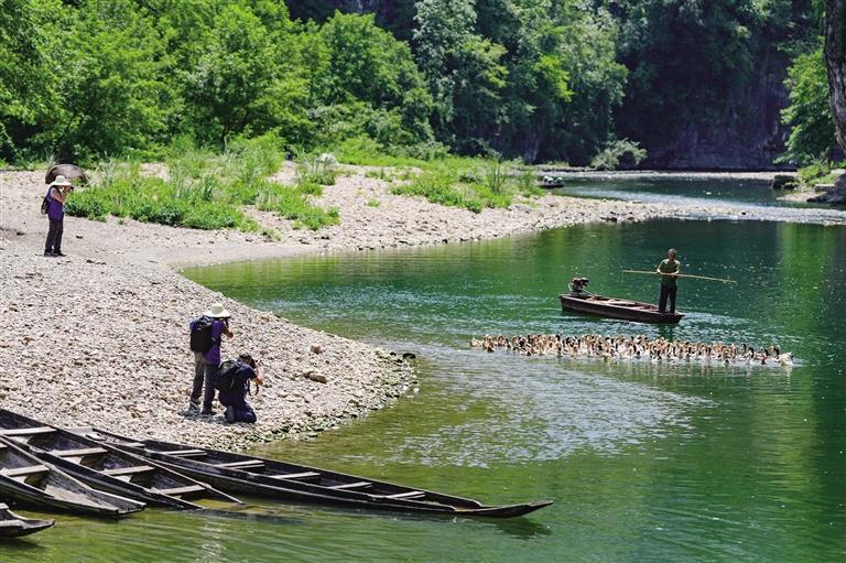 星空体育网站：世界聚焦湘西绽放——第九届世界摄影大会“发现湖南·走进湘西”采风活动综述(图3)