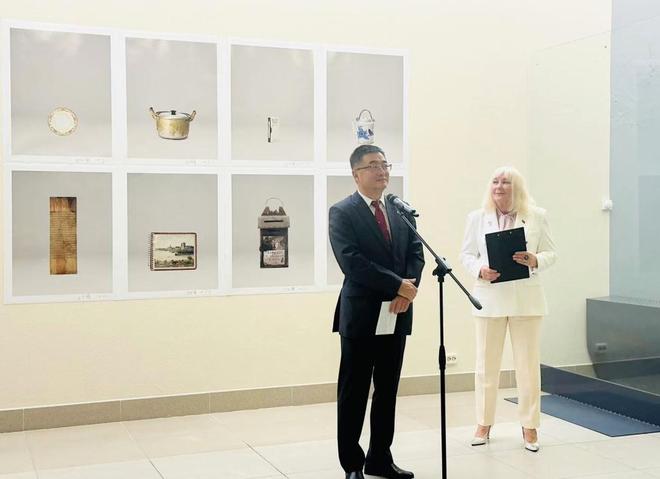 星空体育网站：对白-中国（上海）当代摄影艺术展在白俄罗斯首都明斯克举行(图2)