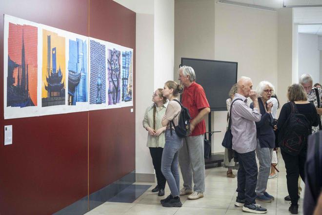 星空体育网站：对白-中国（上海）当代摄影艺术展在白俄罗斯首都明斯克举行(图4)