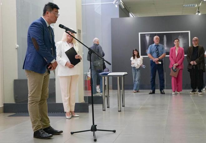 星空体育网站：对白-中国（上海）当代摄影艺术展在白俄罗斯首都明斯克举行(图3)