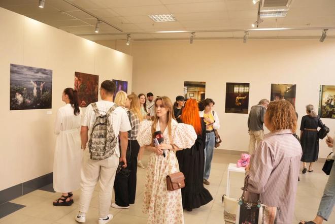 星空体育网站：对白-中国（上海）当代摄影艺术展在白俄罗斯首都明斯克举行(图9)