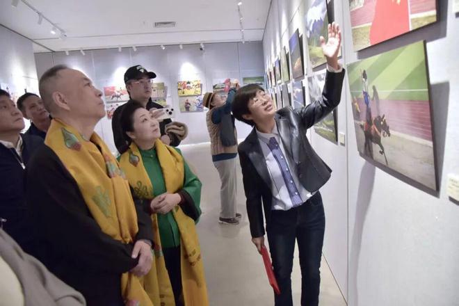 星空体育:“友谊花开香满石称”摄影交流展在石景山开幕(图2)