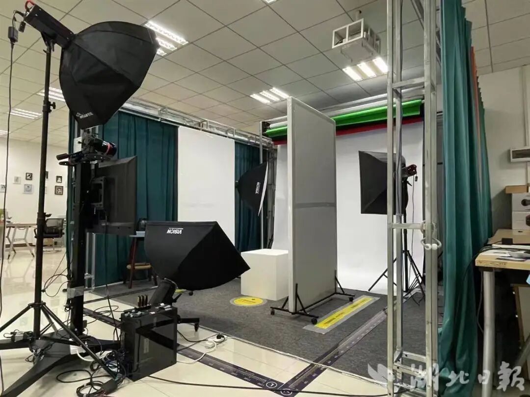 AI拍照机获青睐武汉大学生创业项目实现市场转化(图2)