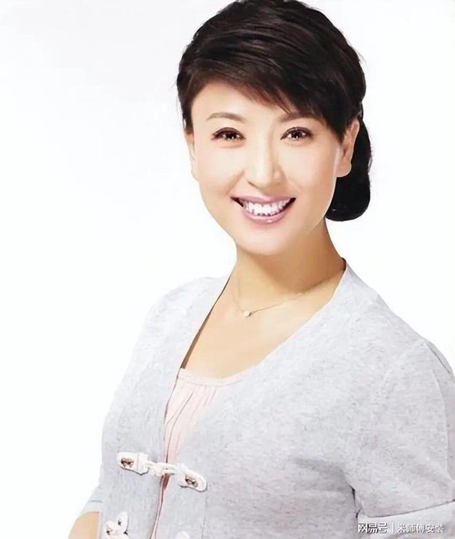 53岁晚节不保？踩着赵本山上位的闫学晶终是为荒唐行径买了单(图4)