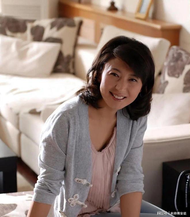 53岁晚节不保？踩着赵本山上位的闫学晶终是为荒唐行径买了单(图6)