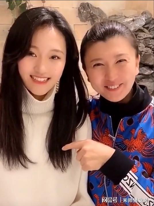 53岁晚节不保？踩着赵本山上位的闫学晶终是为荒唐行径买了单(图24)