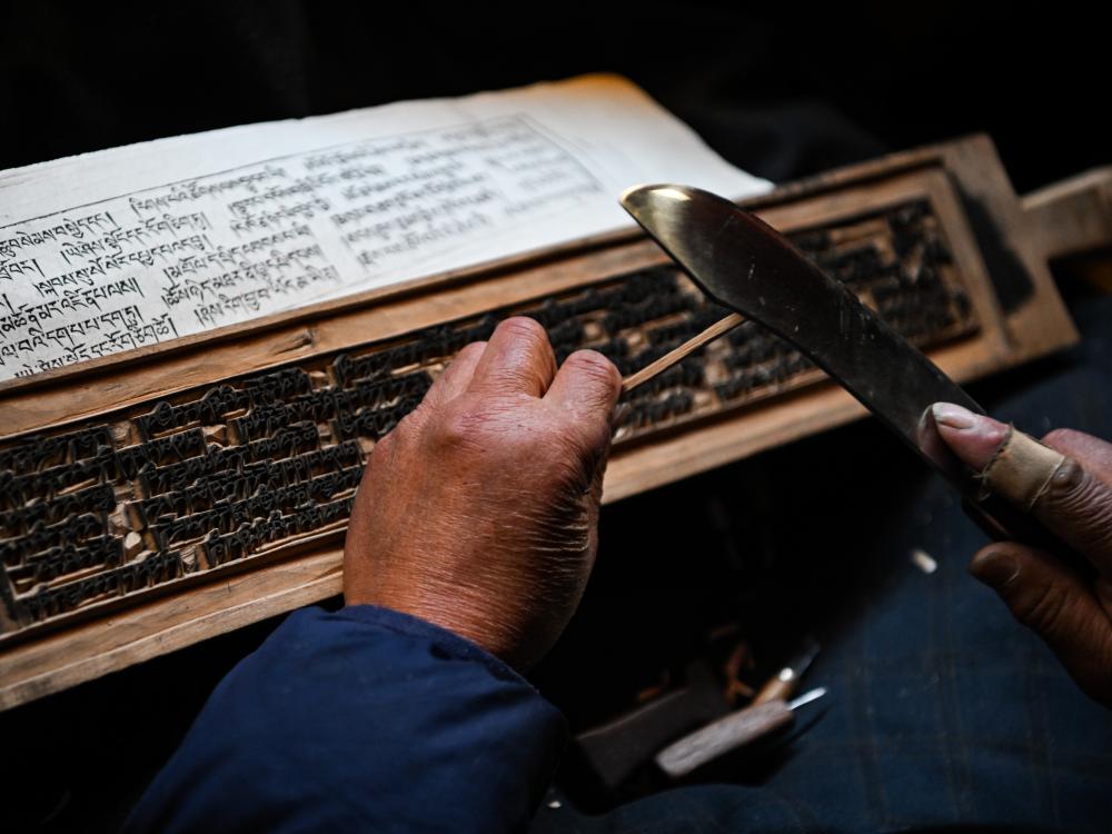 星空体育:中国首部古籍保护利用地方性法规施行50万册民族古籍获依法保护(图2)