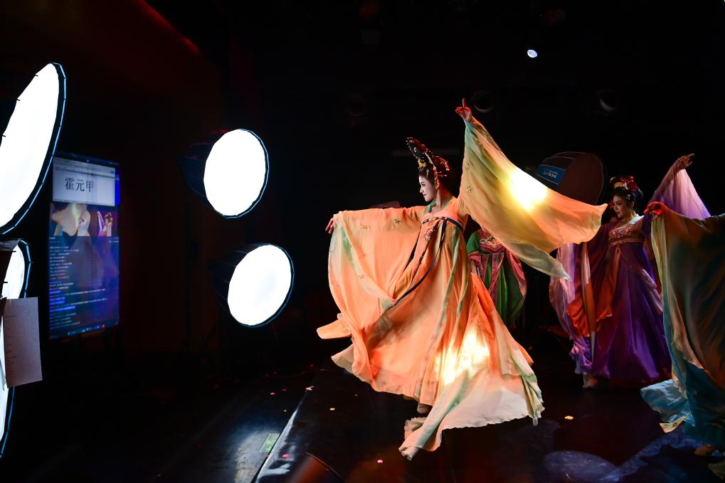 两会·影像链接丨展望“十五五”：互联网“织”梦新大众文艺舞新篇(图18)