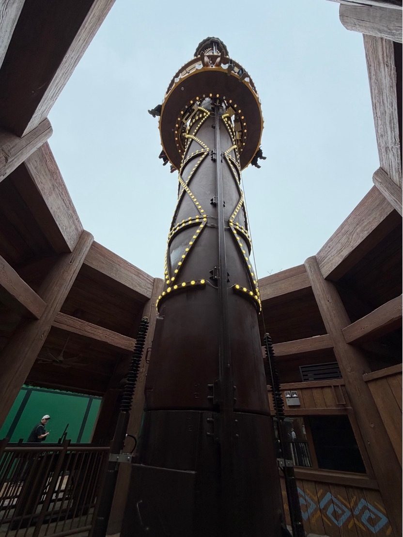 乐园新区开业在即对话泡泡玛特副总裁、城市乐园总经理胡健：大家有时候就是冲着跟星星人见一面来看看LABUBU是不是换了新衣服(图2)