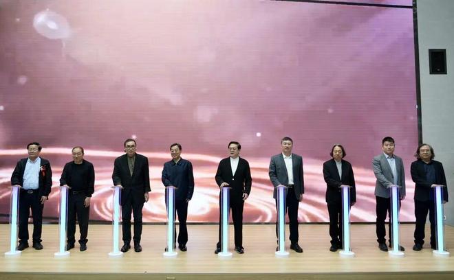 星空体育网站：现场云山问道——李岗中国画作品展在山东画院启幕(图1)